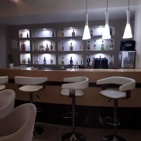 Siros شقة فندقية 3*